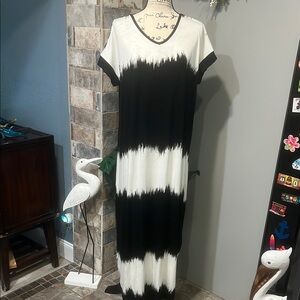 LuLaRoe Black and White Maci Maxi Dress